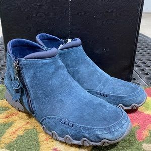 SKECHERS MEMORY FOAM BLUE BOOTIES